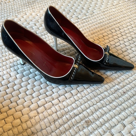 St. John Pumps size 8 - Picture 3 of 6